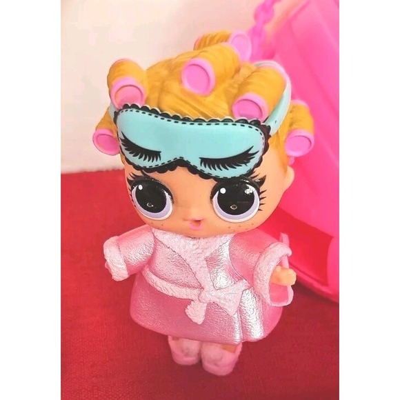 L.O.L.Surprise! Tweens Babysitting Sleepover Party with 20+ Surprises - Picture 4 of 14